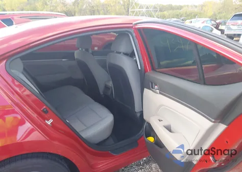 2018 Hyundai Elantra Sel z USA, uszkodzony, nr VIN 5NPD84LF3JH238026